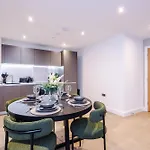 Stylish 2-bed Centre With Parking * Leeds (West Yorkshire)