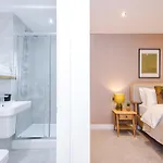 Stylish 2-bed Centre With Parking