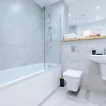 Stylish 2-bed Centre With Parking * Leeds (West Yorkshire)