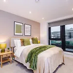 Stylish 2-bed Centre With Parking Appartement