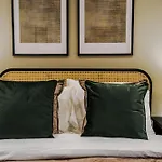 Stylish 2-bed Centre With Parking Appartement *