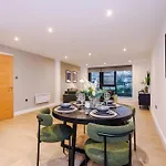 Stylish 2-bed Centre With Parking Appartement Leeds (West Yorkshire)