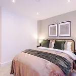Stylish 2-bed Centre With Parking Appartement