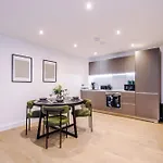 Stylish 2-bed Centre With Parking *