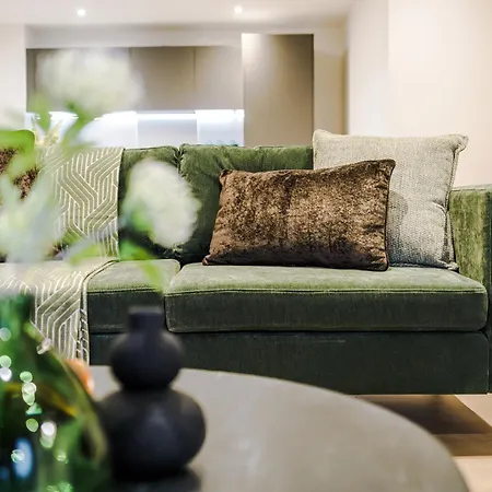 Apartment Stylish 2-bed Centre With Parking