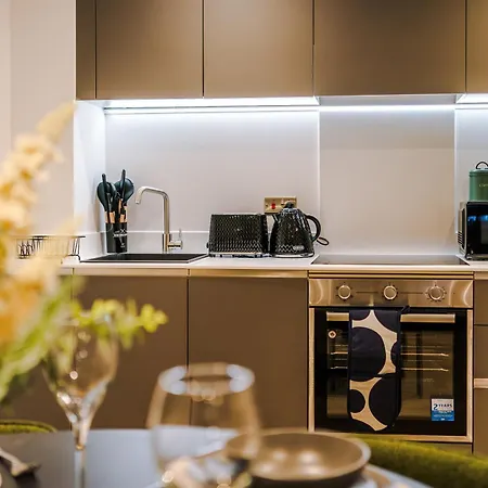 Stylish 2-bed Centre With Parking Appartement