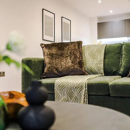 Stylish 2-bed Centre With Parking * Leeds (West Yorkshire)