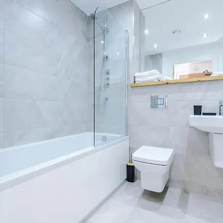 Stylish 2-bed Centre With Parking * Λιντς