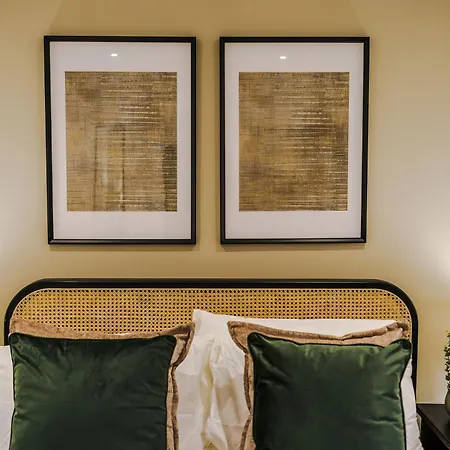 Stylish 2-bed Centre With Parking Appartement