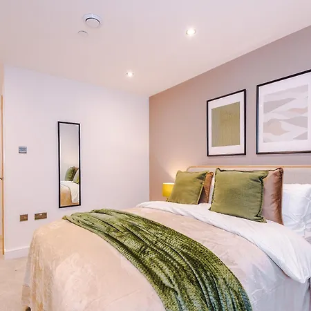 Stylish 2-bed Centre With Parking Διαμέρισμα *