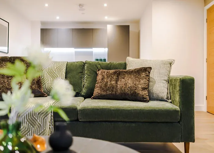 Stylish 2-bed Centre With Parking Leeds (West Yorkshire)