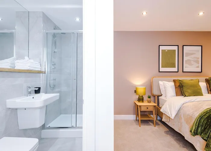 Stylish 2-Bed City Centre Apt With Parking