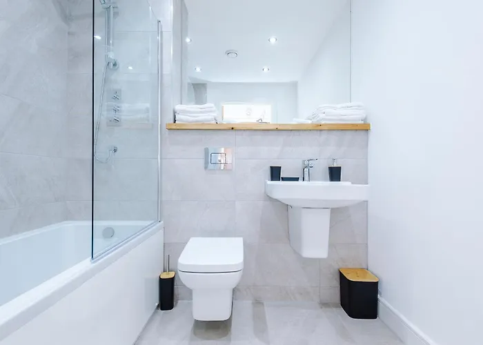 Stylish 2-Bed City Centre Apt With Parking *