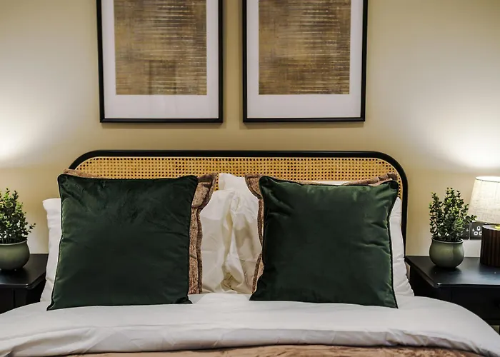 Stylish 2-Bed City Centre Apt With Parking 公寓 *