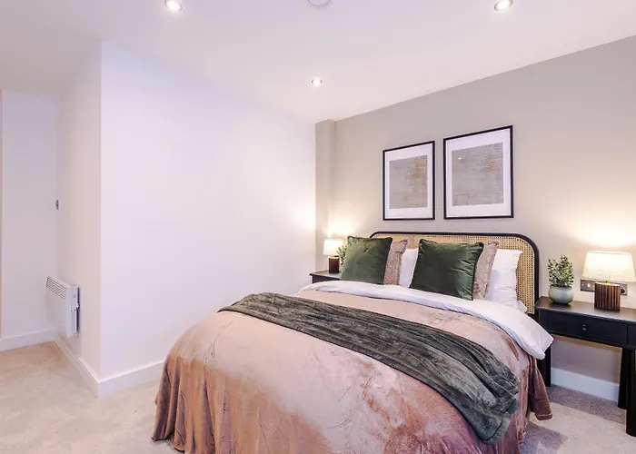 Stylish 2-Bed City Centre Apt With Parking 公寓