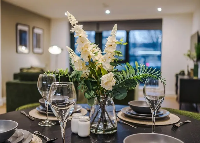 Stylish 2-Bed City Centre Apt With Parking 公寓 利兹