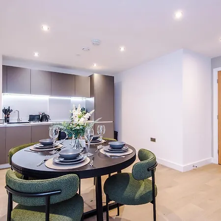 Stylish 2-bed Centre With Parking * Λιντς